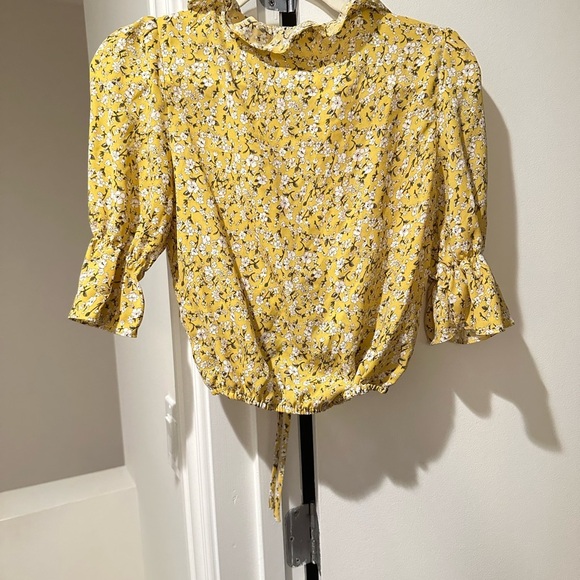 Yellow and white floral ruffle crop top with ruffle detail Size S - Picture 6 of 6
